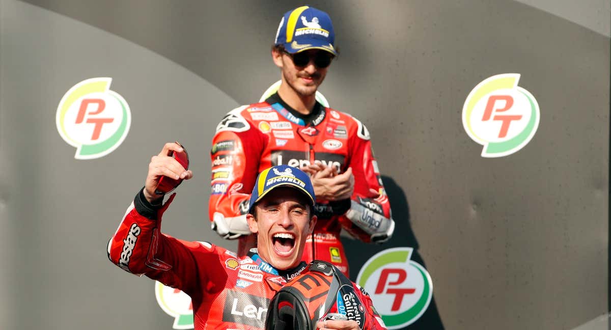 Pecco Bagnaia sur le podium en Thaïlande. /EFE/EPA/RUNGROJ YONGRIT