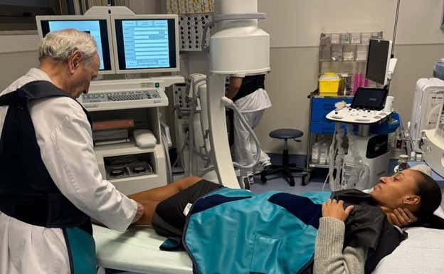 Consulta de Ana Peleteiro en la Clínica CEMTRO junto al Dr. Guillén. INSTAGRAM