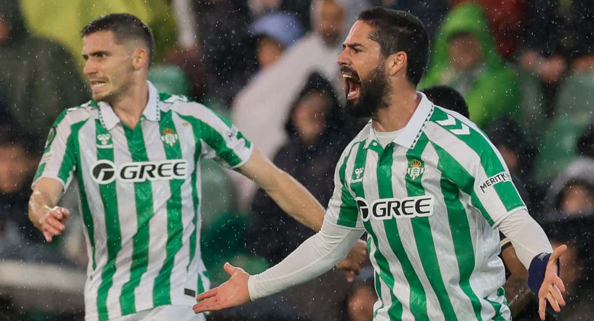 El capitán Isco se lamenta durante el partido ante el Vitoria./EFE