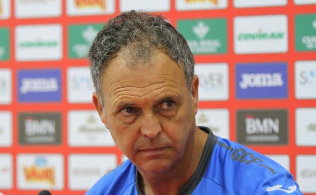 Joaquín Caparrós, durante una rueda de prensa como entrenador del Athletic.  EFE