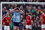 El Manchester United resiste en Old Trafford y el Arsenal se aleja más de la Premier