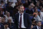Sito Alonso clama por los 22 tiros libres de diferencia ante el Real Madrid: «Así es imposible»
