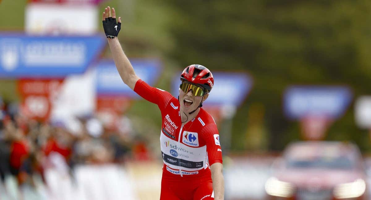 Demi Vollering campeonó en La Vuelta Femenina 24.