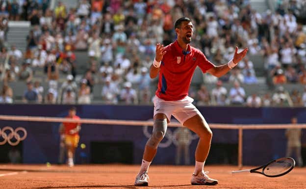 Novak Djokovic celebra su triunfo sobre Alcaraz en la final de los Juegos.  PATRICIA DE MELO MOREIRA / AFP