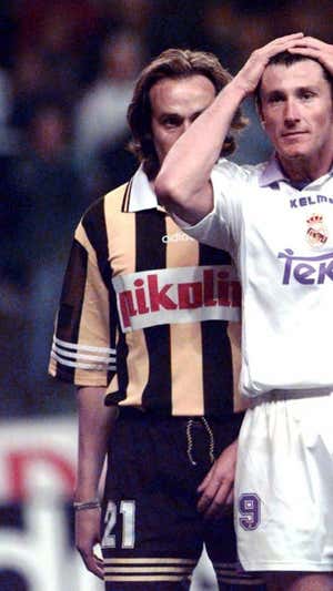 Nanu Soler, en un Real Madrid-Zaragoza, junto a Davor Suker.