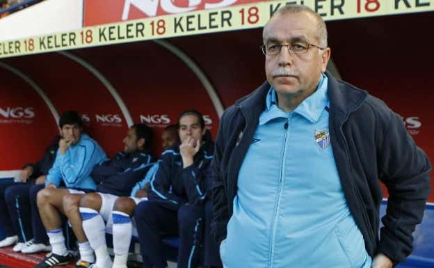 Antonio Tapia, el profe que se pasó a los banquillos y que basó su doctorado en el fútbol: «Nadie me ha hecho una alineación, yo tenía mis espaldas cubiertas»