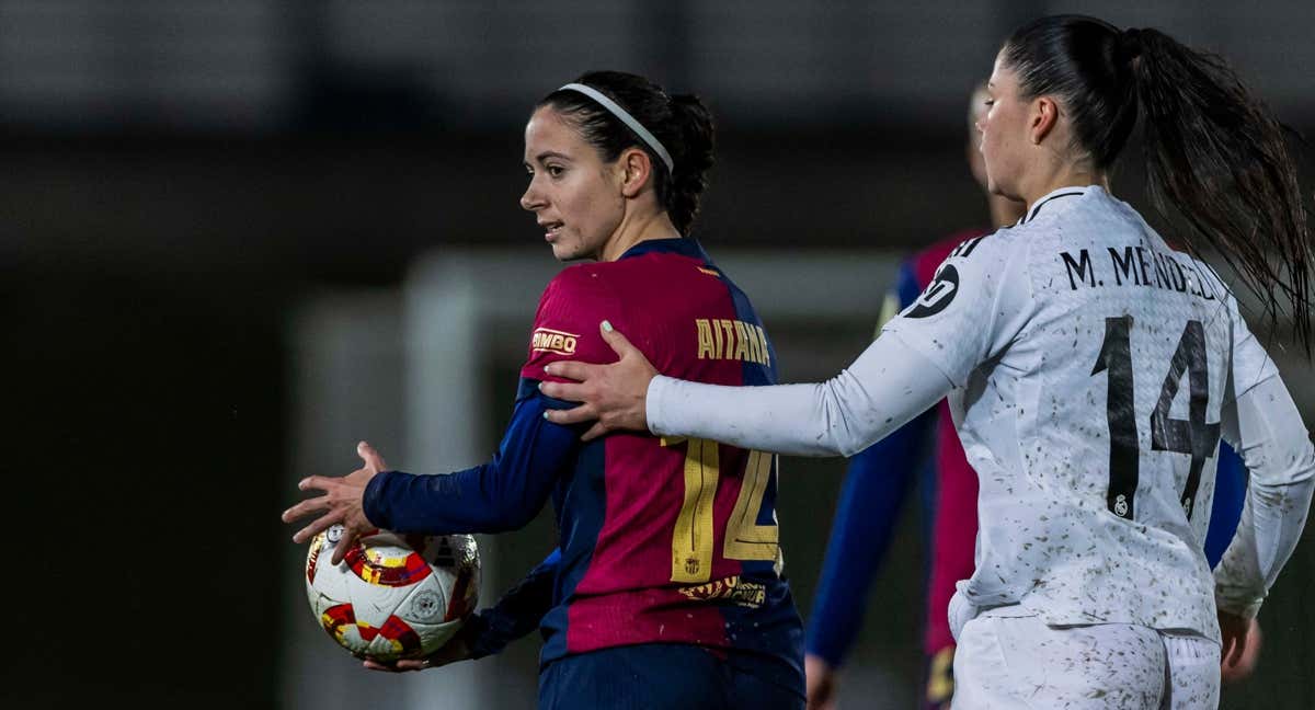 Aitana y María Méndez durante el Clásico en la ida de la Copa. /FC BARCELONA FEMENINO