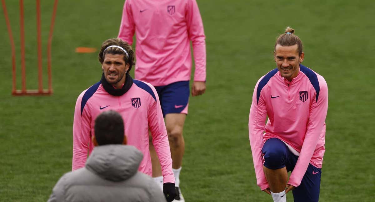 De Paul y Griezmann en la previa al partido de ida en el Bernabéu. /REUTERS