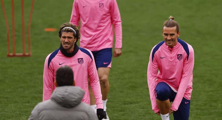 De Paul y Griezmann en la previa al partido de ida en el Bernabéu.