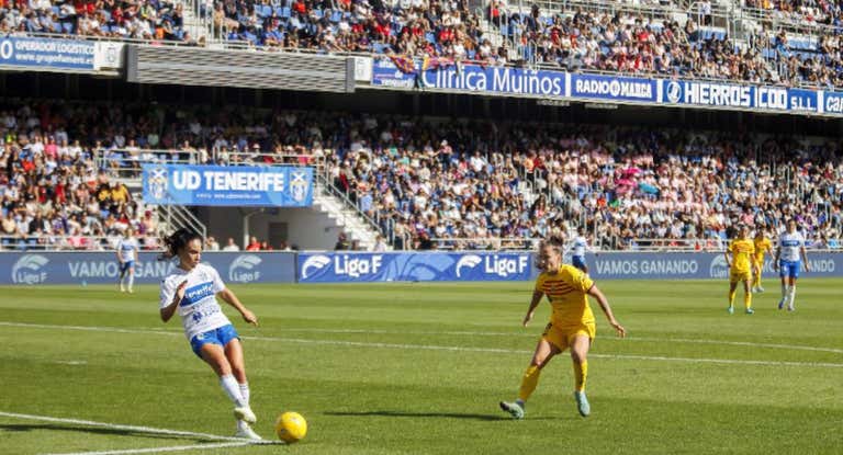 Partido entre el Barcelona y el Costa Adeje en el Heliodoro Rodríguez López.