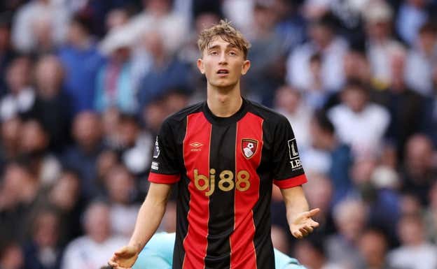 Dean Huijsen, con el Bournemouth.  REUTERS