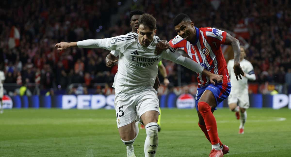 Asencio y Reinildo durante el Atlético-Real Madrid de Champions jugado este miércoles en el Metropolitano. /EFE/Juanjo Martín