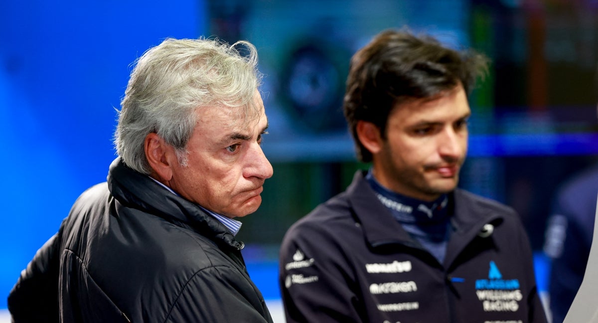 Los Sainz, en los test de Baréin.