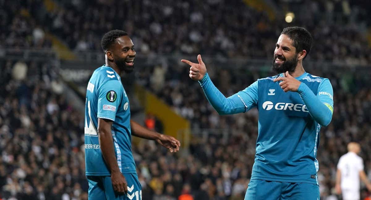 Isco Alarcón celebra su gol con el Betis en Guimaraes./EFE