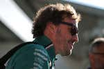 Fernando Alonso huye del 'corralito' de los viernes: «Venimos porque nos obligan, realmente no hay nada de qué hablar»
