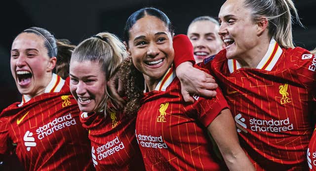Alejandra Bernabé estampa su firma en Anfield en una noche soñada con el Liverpool