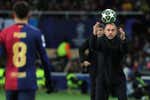 Hansi Flick se compadece del penalti de Julián Álvarez y saca la bola de cristal con Gavi: «Estará en el Mundial del 2026»