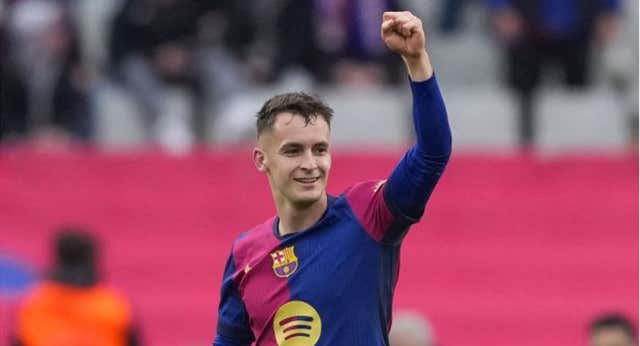 Un contratiempo de Frenkie de Jong devuelve la titularidad y somete a un examen a Casadó
