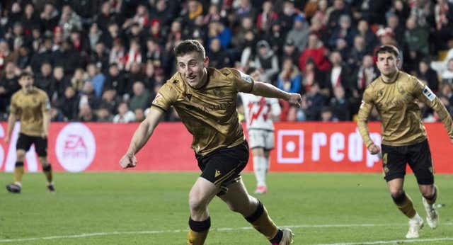 Mariezkurrena mete al Rayo Vallecano en un bucle temporal
