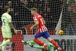 Por qué no fue anulado el gol de Alexander Sørloth tras la mano previa de Rodrigo De Paul