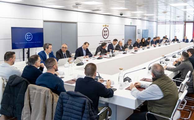 Los clubes demandaron a la RFEF mejoras urgentes para frenar la crisis del fútbol sala.  RFEF