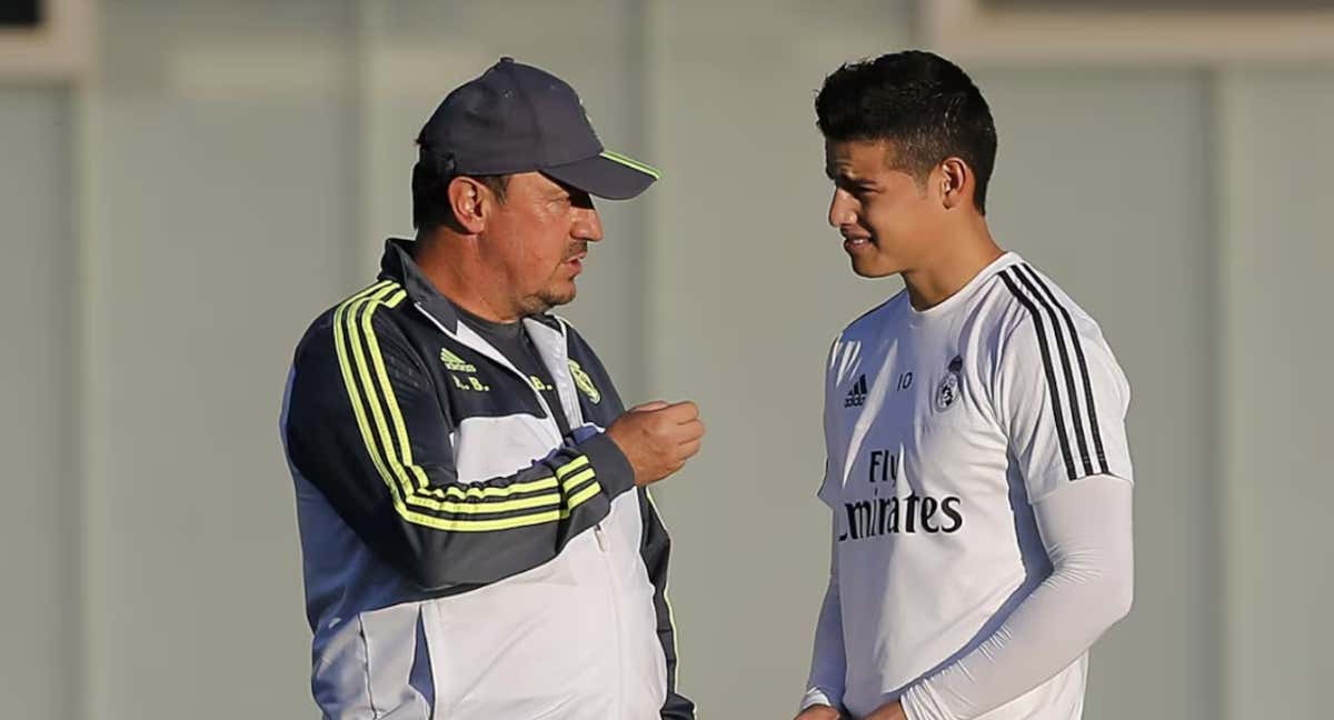 Rafa Benítez y James Rodríguez, durante un entrenamiento del Real Madrid.