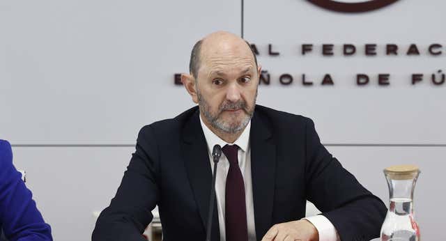 Louzán se olvida de las jerarquías y habla a la Selección desde el corazón: “Me gusta dirigirme como compañero, sois los que más unís a este país”