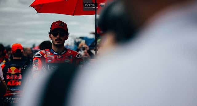 Pecco Bagnaia empieza a ver de lejos a Marc Márquez y busca medidas desesperadas: “Recortar 31 puntos será difícil”
