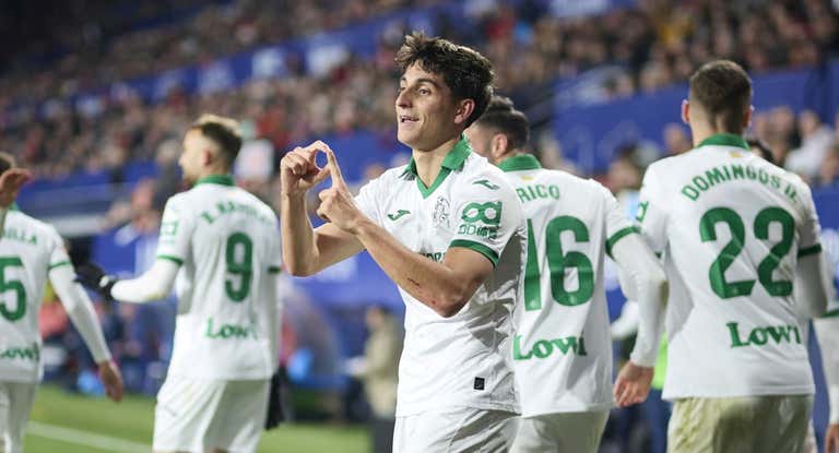 Ramon Terrats, celebrando uno de los goles que marcó este domingo en Pamplona.