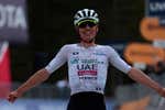 ¿Por qué habla tan bien inglés Juan Ayuso, la última estrella del ciclismo español? Todo comenzó al cumplir dos años