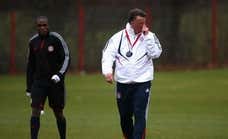 El futbolista que dio un puñetazo a Louis van Gaal: «¿Quién te crees que eres?»