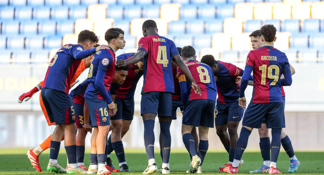 La Masia vive inmersa en la contradicción entre un momento histórico y el miedo a descender a Segunda RFEF