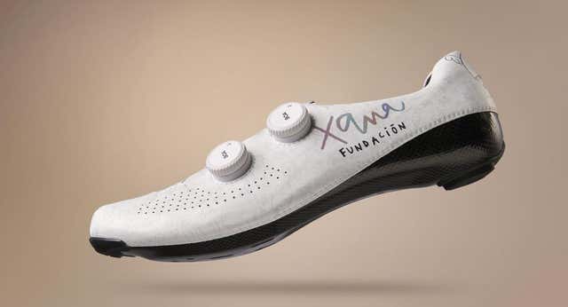 La fundación de Luis Enrique lanza unas zapatillas de ciclismo en memoria de su hija Xana