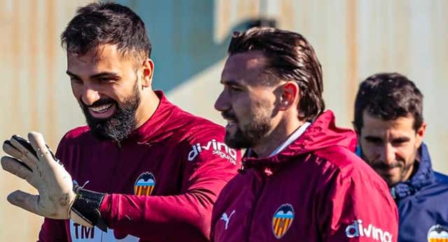 La portería del Valencia post Mamardashvili: un portero joven y el ‘+2’ de Dimitrievski