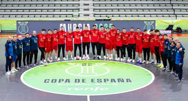 El líder y revelación frente a la nueva potencia y el campeón juega un derbi de doble filo