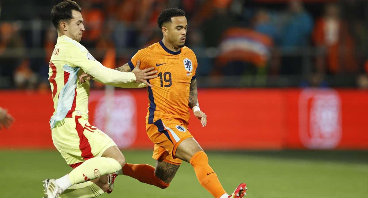 Justin Kluivert jugando ante España. /EFE.