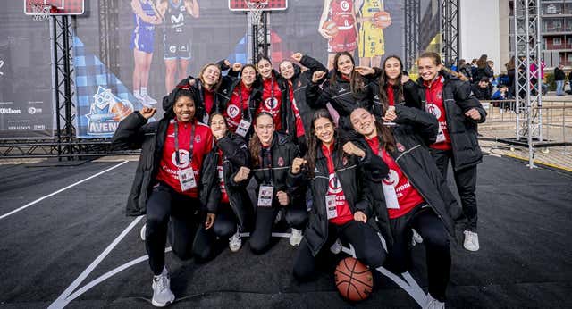 Un «viva el baloncesto femenino» levanta la fiesta en la Copa de la Reina de Zaragoza