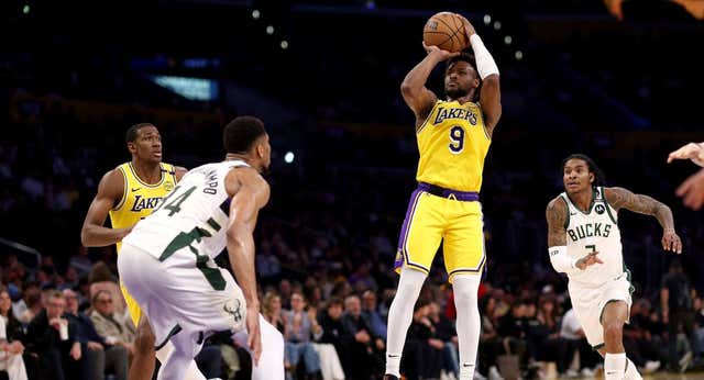 Los Lakers ‘cambian’ a Luka Doncic por el hijo de LeBron James y la jugada les sale mal: pierden por 29 ante los Bucks y vuelve su peor pesadilla