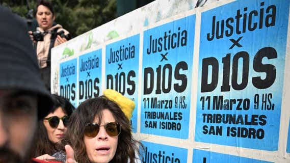 Dalma Maradona, su hija, entrando al juicio por la muerte de su padre. /AFP