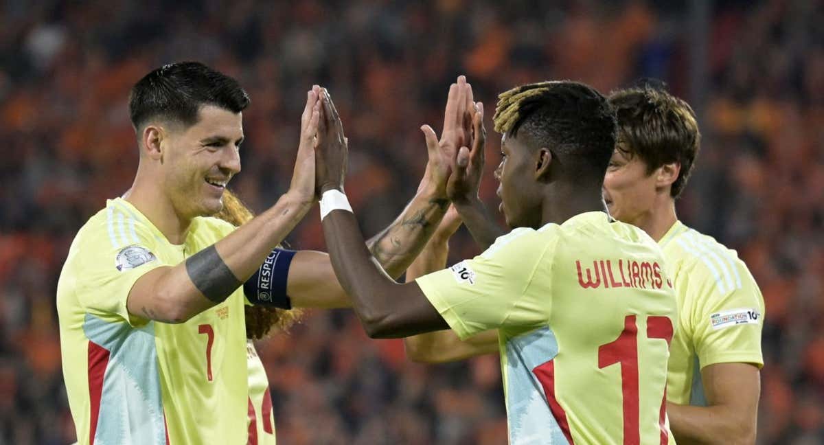 Morata felicita a Nico Williams por su gol a Países Bajos este jueves.