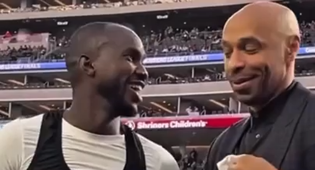 Waterman se fue a celebrarlo junto a su ídolo de la infancia, Thierry Henry, que estaba de comentarista del partido.