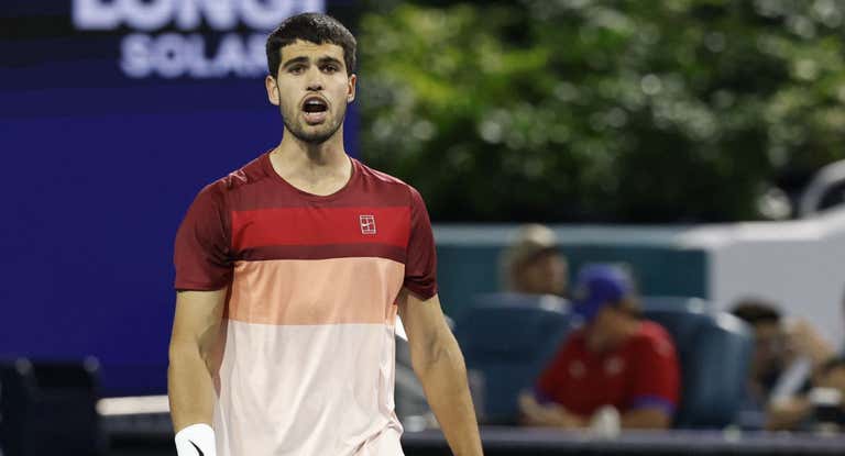 Carlos Alcaraz, durante el encuentro ante Goffin en el Miami Open.