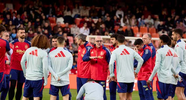 Peter Lim y Mazón estarán ‘presentes’ en Mestalla pese a no acudir a un palco con tantos opositores de Louzán como escuderos