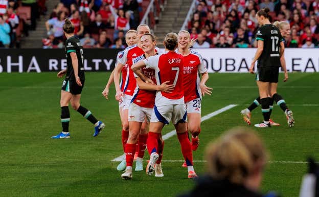 El Arsenal celebrando un gol contra el Liverpool.  ARSENAL WOMEN