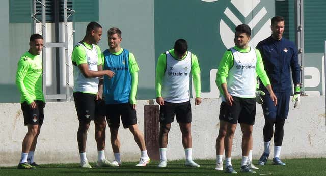 El Betis cuenta con Lo Celso y Cardoso y casi despeja la enfermería para el derbi