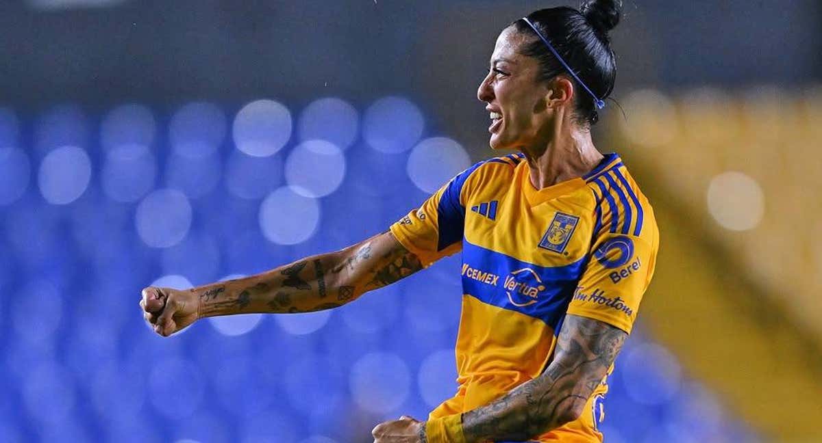 Jenni Hermoso, jugadora del Tigres, celebra un gol en la Liga mexicana.