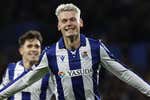 Meho Kodro se pone en la piel de Oskarsson ante la falta de gol de la Real Sociedad: «Tiene cosas que huele a que podría salir»