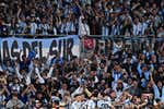 Argentina baila a Brasil en el Monumental sin Messi pero con mucho futuro