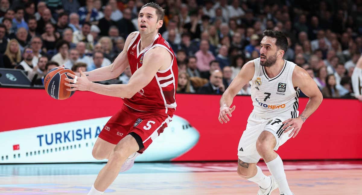 Fabien Causeur perseguido por Facu Campazzo.