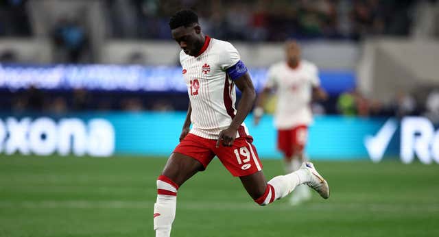Se confirman los peores presagios para Alphonso Davies: tiene roto el cruzado y estará mínimo seis meses KO